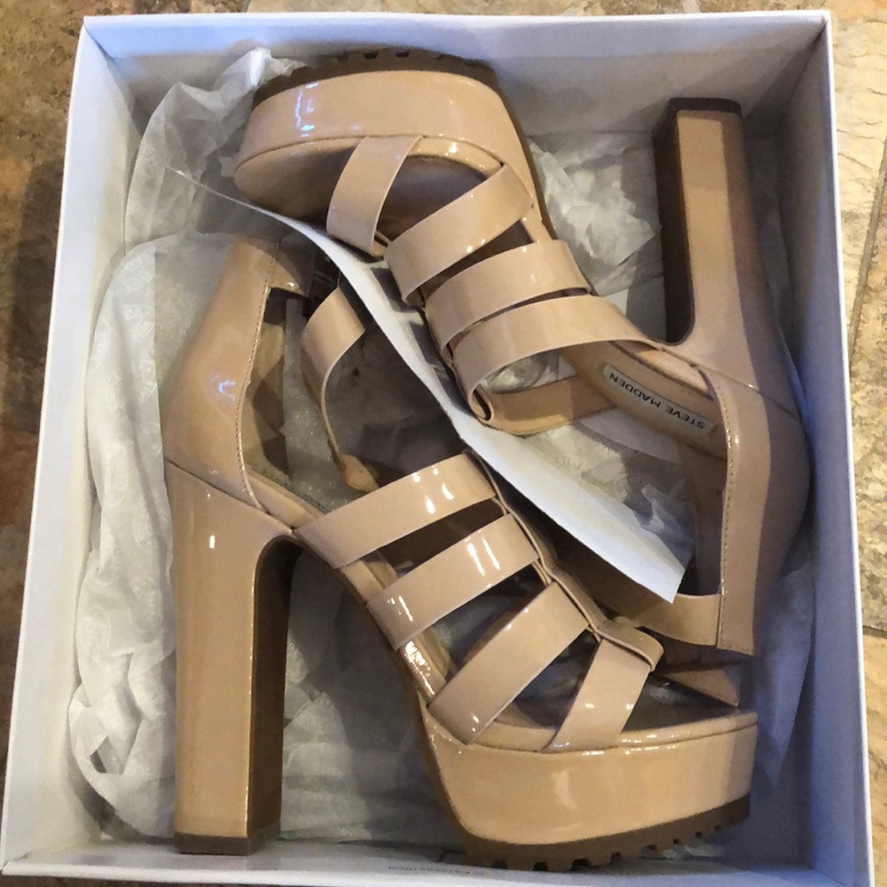 Steve Madden Groove Tan Patent Leather Heels